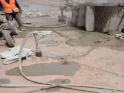 唐山水泥混凝土路面板底注浆技术 路面脱空注浆整治方案