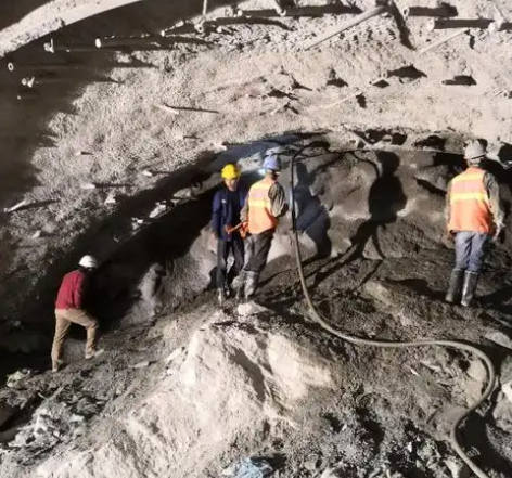 唐山拱顶带模注浆料的施工流程及注意事项